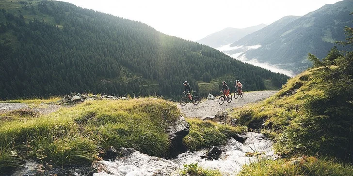 Vyrazte na bicykel alebo prechádzku po jednej z turistických trás.