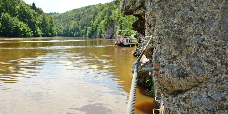  Ferrata se skládá z původní části, která má obtížnost B, více se pak zapotíte v novém úseku obtížnosti C/D.