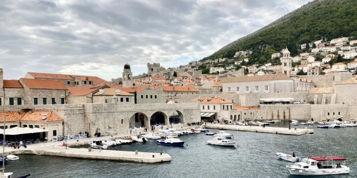 Dubrovník (1. – 3. a 6. noc): Ubytovanie v klimatizovaných 3* izbách s Wi-Fi a vlastnou kúpeľňou.