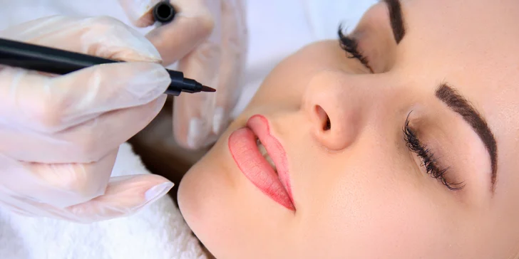 Konec dennímu líčení: permanentní make-up očních linek nebo rtů