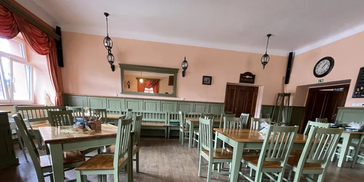 Reštaurácia je pekne štýlovo vybavená a môžete platiť cez QR kód