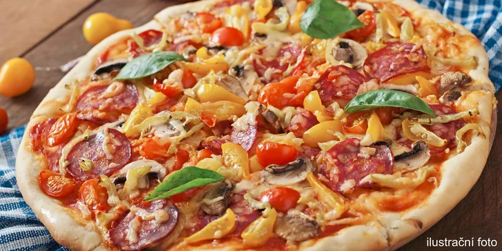 Chacharova pizza se smetanovým nebo rajčatovým základem: výběr z 8 druhů pro 1 i 2 osoby