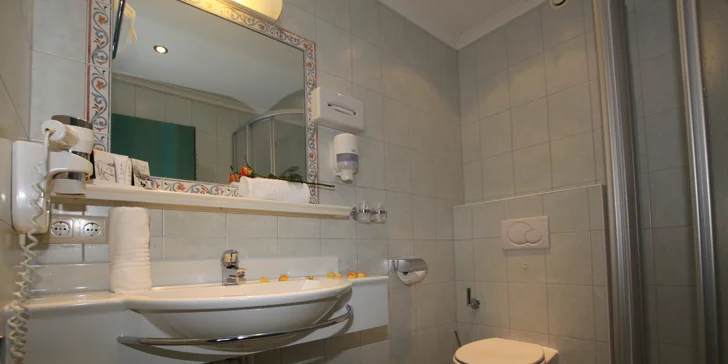 V rámci voucheru máte v rámci otevírací doby neomezený vstup do wellness centra. 