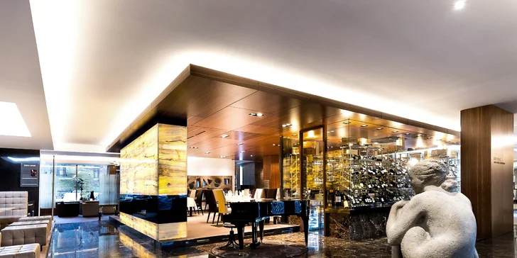 Hotel je moderní, nadčasový a nachází se v historickém jádru města.