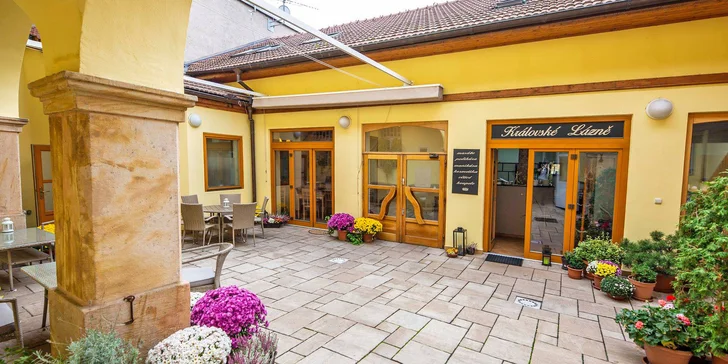 Kráľovský pobyt v srdci Poděbrad: ubytovanie s raňajkami alebo aj masážou či wellness