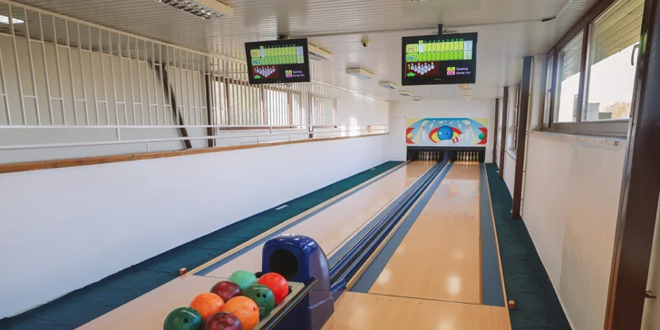  V susednej budove Hotela Sorea Hutník si môžete za príplatok užiť aj wellness, krytý bazén a bowling