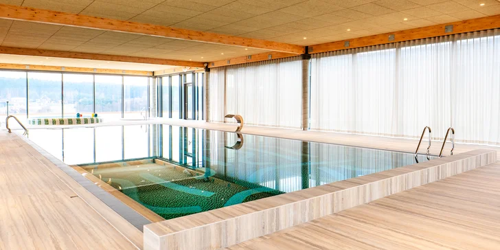 Nový hotel u jezera Wisełka: pláže Baltu i Volyňský park na dosah, wellness a polopenze v ceně