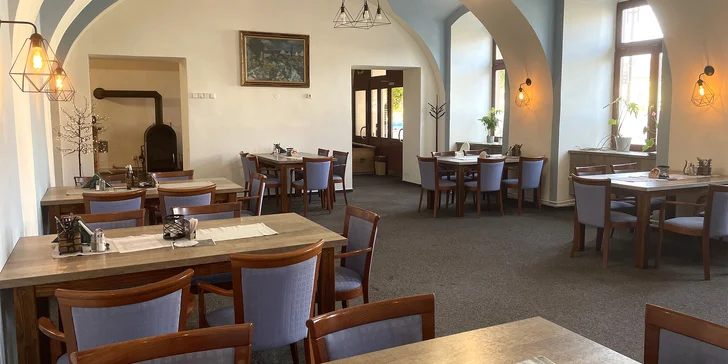 Restaurant navazuje na tradici a jméno hotelu, obojí ale ještě vylepšili razantní rekonstrukcí. 