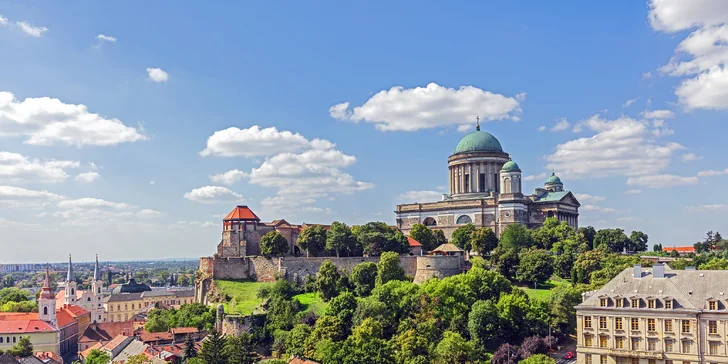 Z wellness i terasy hotelu budete mít krásný výhled na 3. největší kostel Evropy v nedalekém Maďarsku.