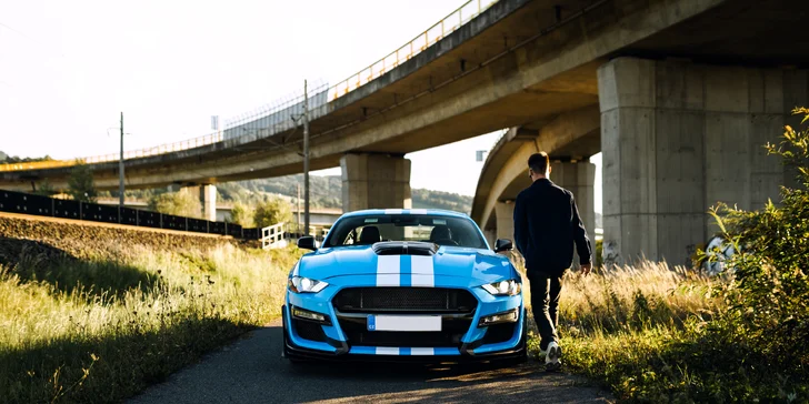 Sadnite si za volant legendárneho Fordu Mustang 55th Anniversary Edition