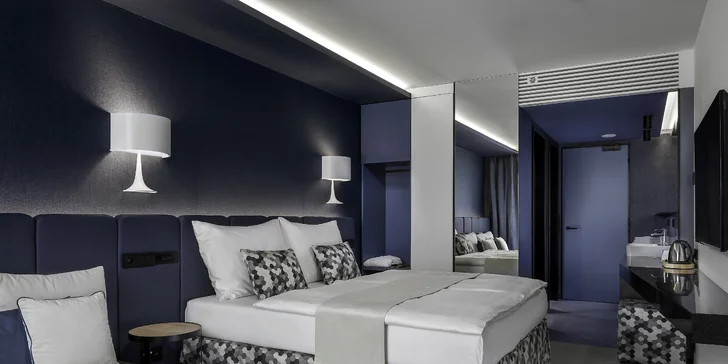 Zabydlíte se v pokoji Superior, který je prostorný a potěší vás dostatkem denního světla. V případě, že bude mít hotel nižší obsazenost, čeká vás zdarma upgrade do pokoje Deluxe. 