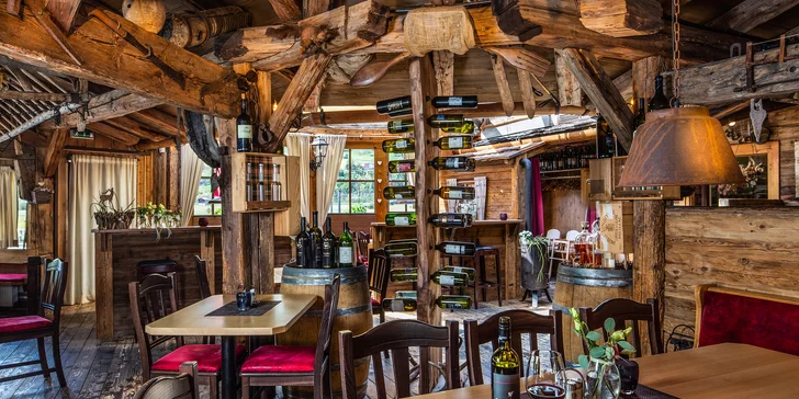 Pokud nebudete mít chuť si vařit ve vyladěné kuchyni, je možné doplatit snídaně i večeře ve vedlejší restauraci Alte Mühle. 