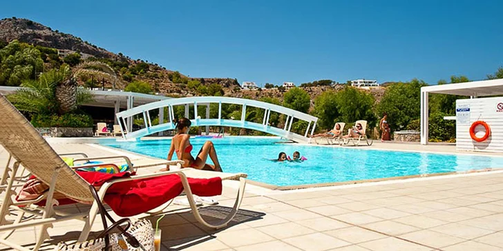 Bydlet budete v Lindos White Hotel & Suites**** kousek od pláže i od středověké akropole Lindos.