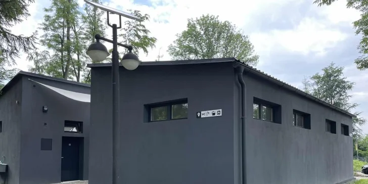 Společné sociální zařízení pro glamp. stany