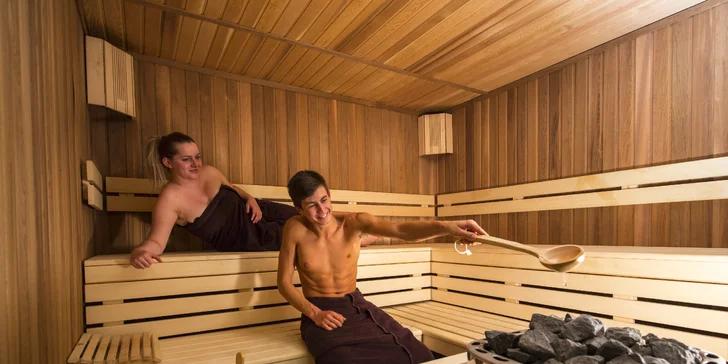 Ve wellness je finská a parní sauna a relaxační zóna. 