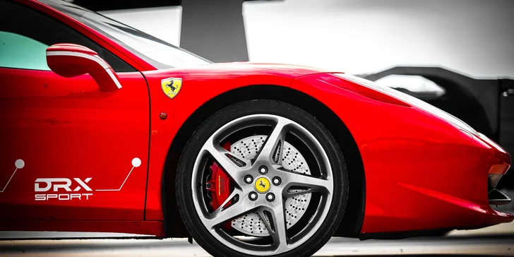 FERRARI 458 ITALIA