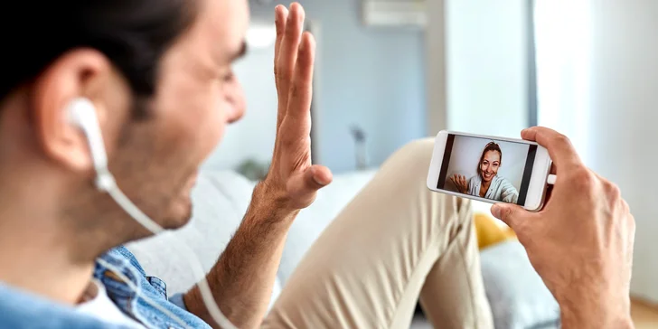 Těšit se můžete na 21 zábavných úkolů, které vám dorazí formou SMS.