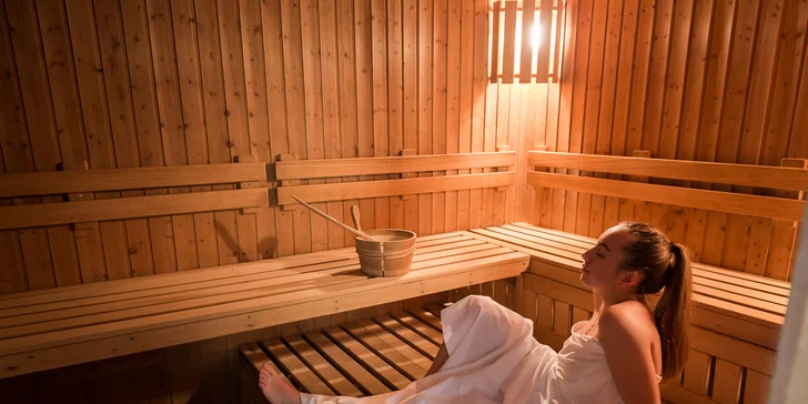 Prvotriedne ma­sáže, fínska sauna, parný bylinkový kúpeľ, solárium, vírivý kúpeľ, nový bazén s protiprúdom a fit­ness centrum – to všetko pod jednou strechou.