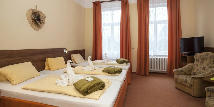 Zabydlíte se v pokoji s vlastní toaletou a koupelnou se sprchou či vanou.