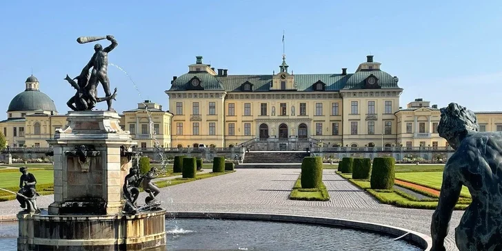 Prohlédnete si zámek Drottningholm – letní rezidenci švédské královské rodiny, která je zapsaná na seznamu UNESCO.