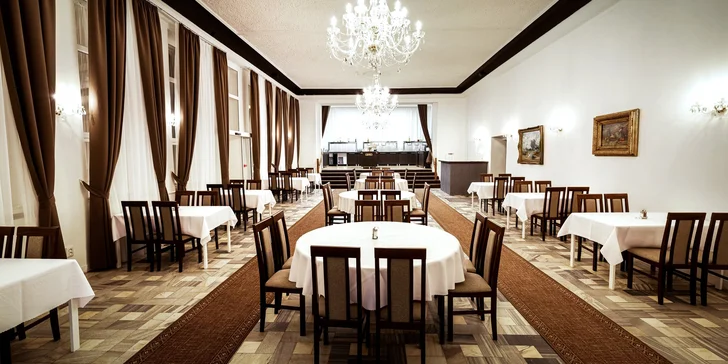 Úspěšný den odstartujete každé ráno bohatou snídaní ve formě bufetu nebo výběrem z menu a zakončíte ho výbornou večeří.