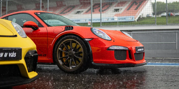 Porsche GT3 RS je pro závodní okruh přímo stvořené. 
