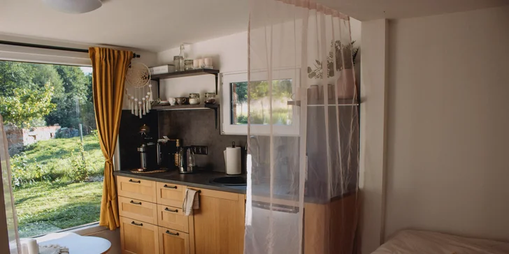 Vaším domovom sa stane moderný tiny house ponúkajúci všetko potrebné pre maximálne pohodlie.