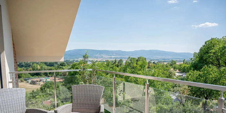 Každý apartmán má balkon s výhledem. 