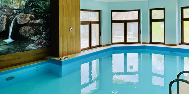 O odpočinek mezi výlety se postará spa zóna s bazénem a saunou. 