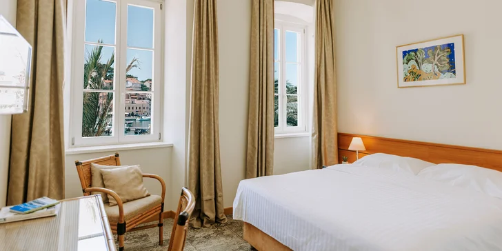 V jeho krásnom historickom centre sa priamo na promenáde nachádza 4* boutique hotel Apoksiomen, ktorý vás s radosťou privíta na 3–15 dní.