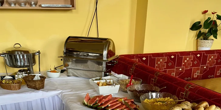 Snídaně jsou bufetové, večeře servírované. 