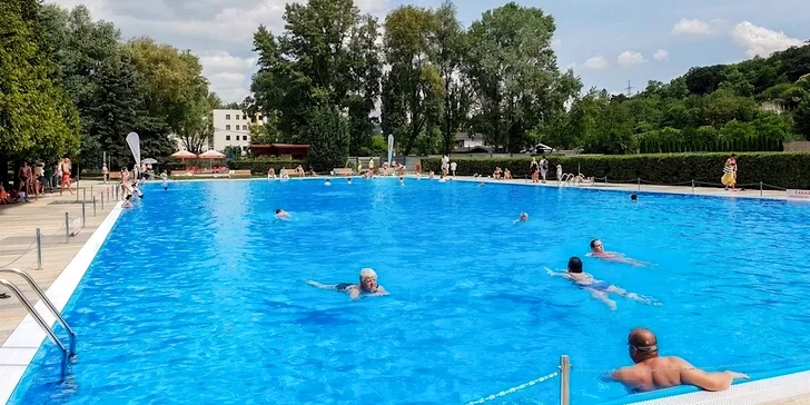 Apartmán sa nachádza hneď vedľa obľúbeného letného kúpaliska Rosnička.

