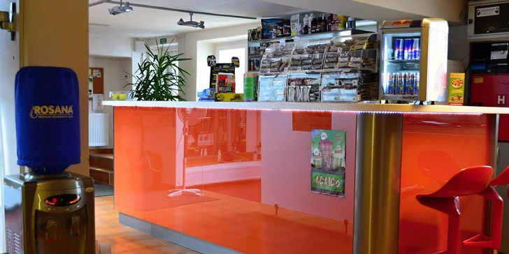 Na recepci dostanete výměnou za voucher nabitou permici.