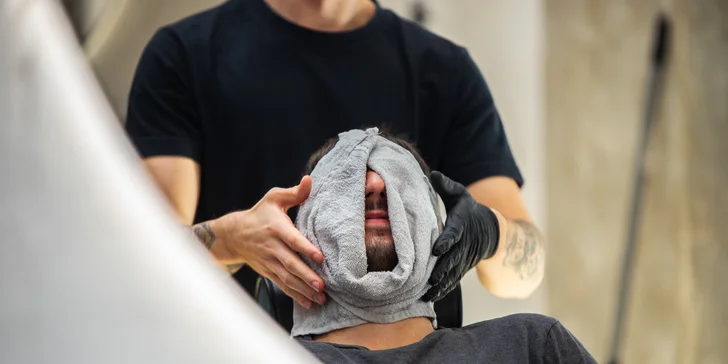 Hot Towel, alebo horúci uterák zabráni poškodeniu pokožky pri holení