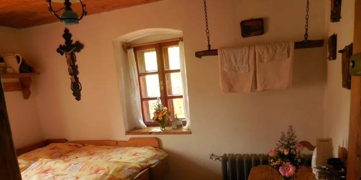 Standardní dvoulůžkové pokoje sdílí sociální zařízení.