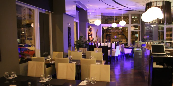 Usazeni budete v krásném interiéru restaurace.