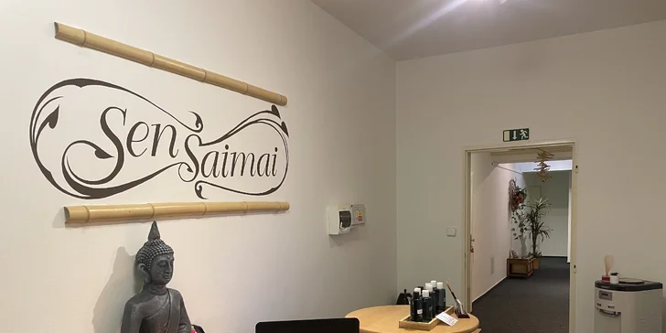 Tato masáž je prováděna v kombinaci s aromaterapií aromatickým masážním olejem s vůní jasmínu.
