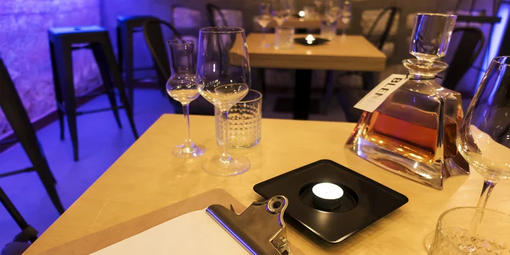 Restaurace se nachází ve sklepení ze 16. století.