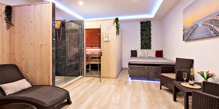 V moderní Wellness Tylova v srdci Plzně vás čeká kombinovaná privátní sauna a 90 min. hluboké relaxace i péče o zdraví. 
