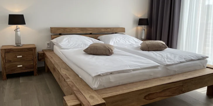 Ubytujete se ve dvoulůžkovém pokoji nebo Prezidentském apartmá. 