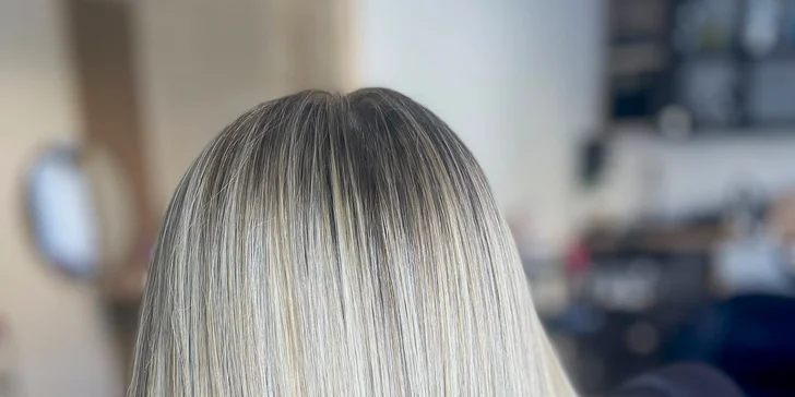 V nabídce je melír, barvení i technika balayage.