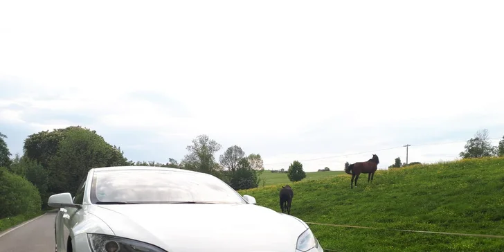 Auto můžete řídit 30 nebo 60 minut, případně se projet jako spolujezdec.