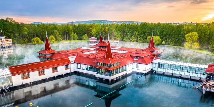 Len pár metrov od jazera Hévíz sa môžete ubytovať v hoteli Palace****