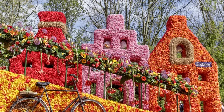 Kromě Keukenhofu ale uvidíte i spoustu dalších míst: skanzen Zaanse Schans, romantické město Alkmaar i Amsterdam. 
