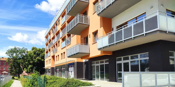 V blízkosti salonu zdarma zaparkujete, případně jsou to 2 min. chůze ze zastávky Vejdovského a 10 min. od hlavního nádraží.