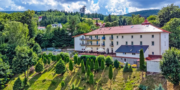 Hotel Nefryt stojí na okraji mesta, pripravenú tu budete mať dvojlôžkovú izbu.
