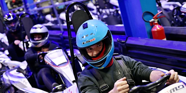 Motokáry jsou vhodné i pro děti od 5 let. Uspořádejte rodinný závod.