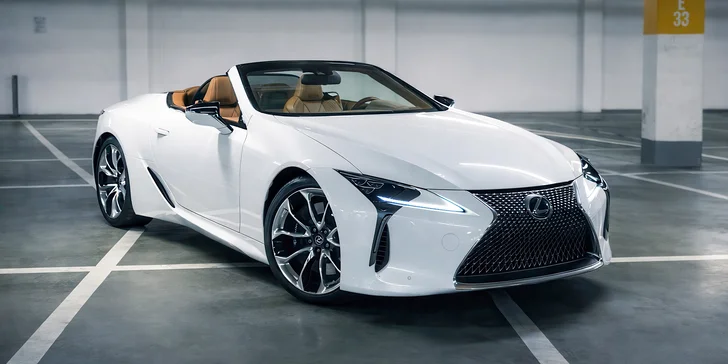 2hod. i celodenní zapůjčení sportovního vozu lexus Cabrio s výkonem 464 koní