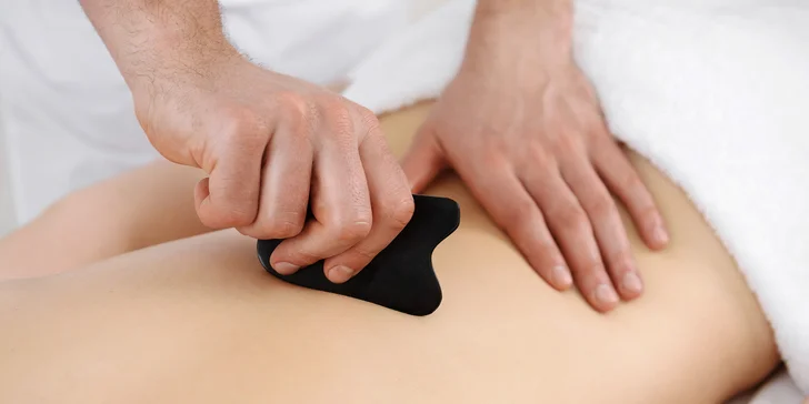 Masáž nástroj Gua Sha uvolní napětí i toxiny z těla.