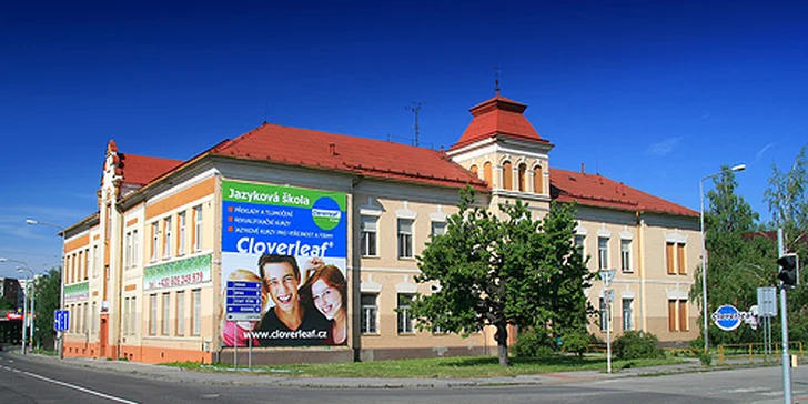 Jazyková škola sídlí v Dolní ulici, kousek od arény Ostravar. 